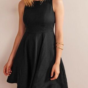 Black Sleeveless Dress